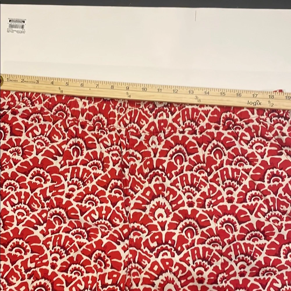 The north face size xxl Red and White Patterned Shorts in like new condition - Picture 5 of 6